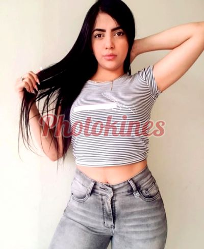 Mía, hermosa venezolana deseosa de pasar un momento rico. | Photokines