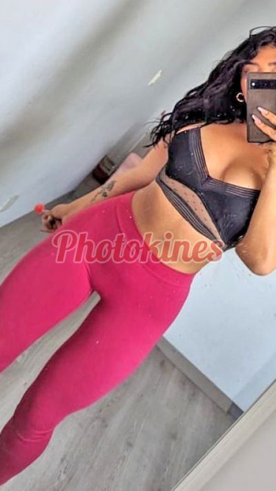 Roxana, mujer que hace videollamadas y sexting