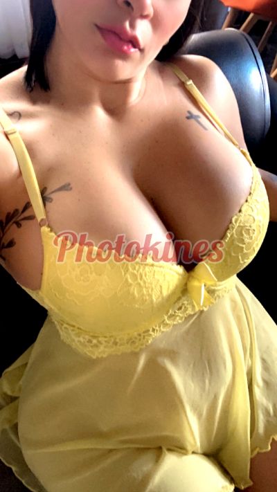 Kitty, Mujer que hace videollamadas y sexting