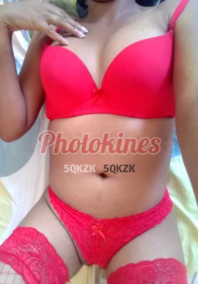 Lily, mujer que hace videollamadas y sexting