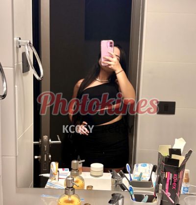 Sharom, mujer que hace videollamadas y sexting