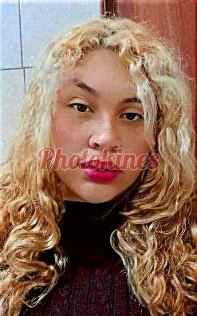 Bella, mujer que hace videollamadas y sexting