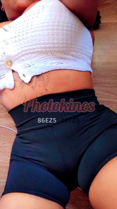 Yesenia, mujer que hace videollamadas y sexting