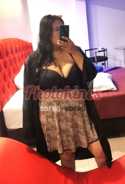 Romina 979557459, puta en Villa María del Triunfo