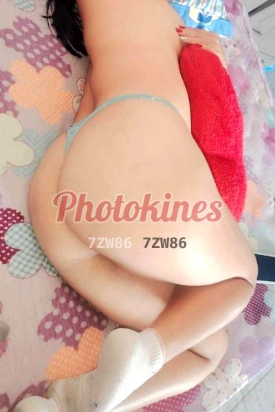 Abril, mujer que hace videollamadas y sexting