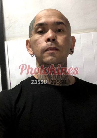 Nino, hombre que da masajes eróticos en Comas