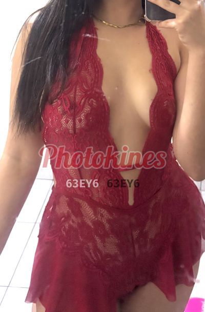 Mía, mujer que hace videollamadas y sexting