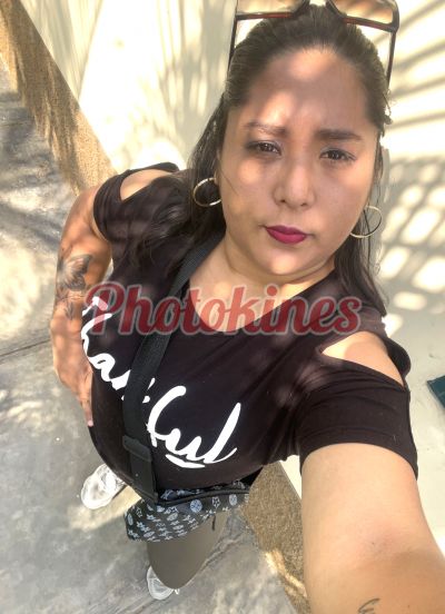 Azul, mujer que hace videollamadas y sexting