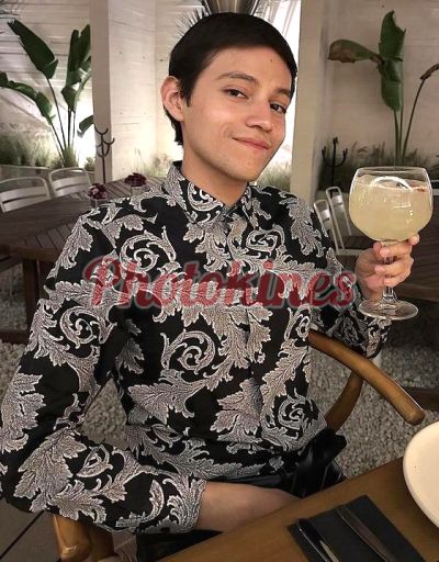 Ángel 923832388, hombre que hace videollamadas y sexting