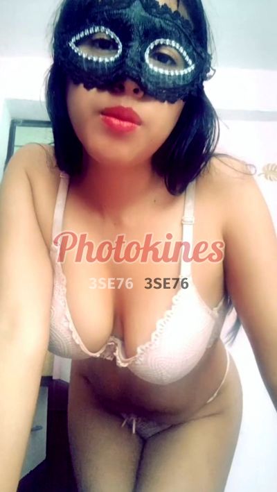 Bryssa, mujer que hace videollamadas y sexting