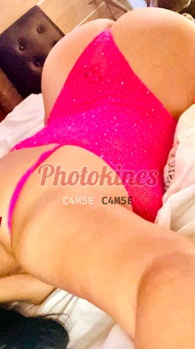 Leysi, mujer que hace videollamadas y sexting