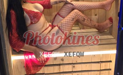 Andrea, mujer que hace videollamadas y sexting