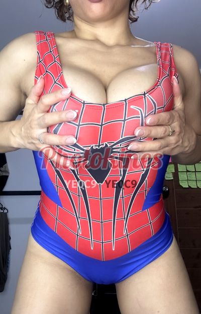Cami, mujer que hace videollamadas y sexting